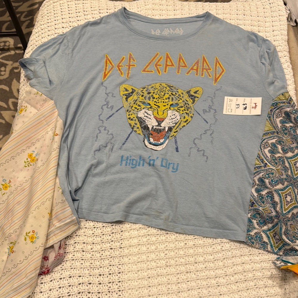 Def Leppard Graphic T-Shirt